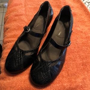 A2 Mary Jane leather shoes.